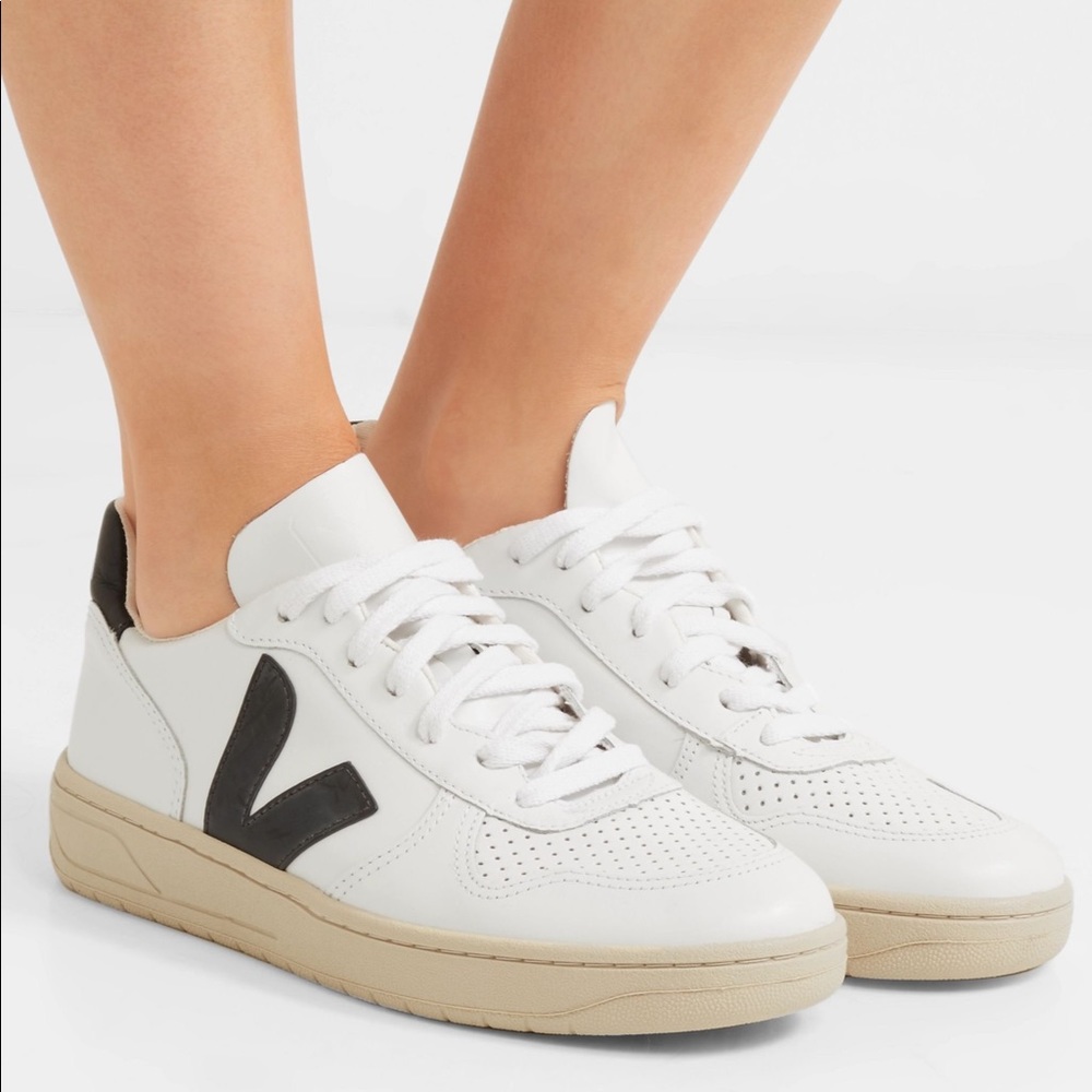 NIB Veja v10 Extra White/Black Size EUR 40, US 9